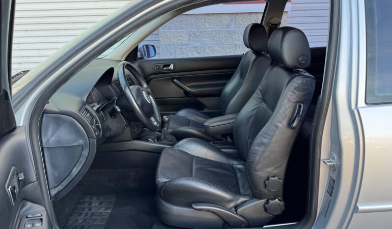 
								2002 Volkswagen GTI VR6 5-Speed full									