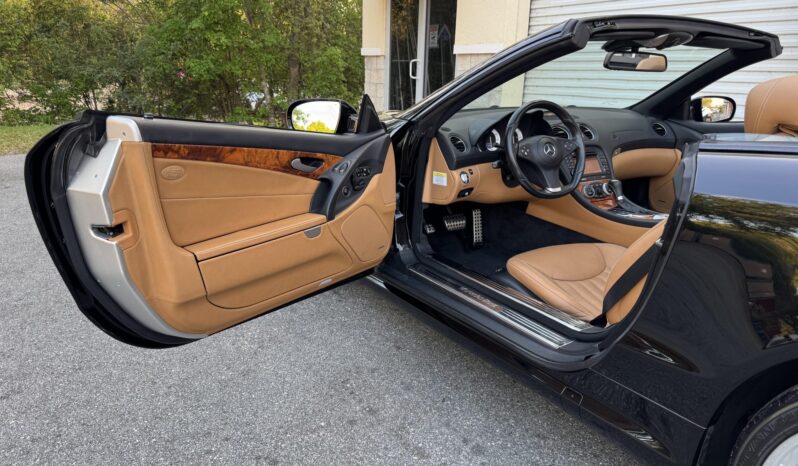 
								2011 Mercedes-Benz SL550 full									