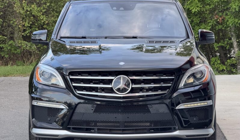 
								2012 Mercedes-Benz ML63 AMG full									