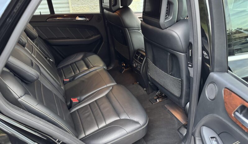
								2012 Mercedes-Benz ML63 AMG full									