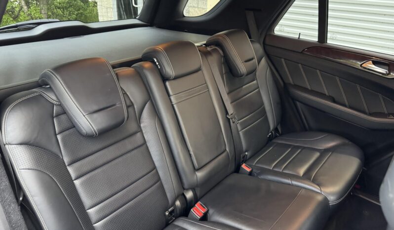 
								2012 Mercedes-Benz ML63 AMG full									