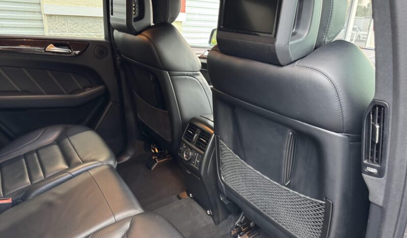 
								2012 Mercedes-Benz ML63 AMG full									