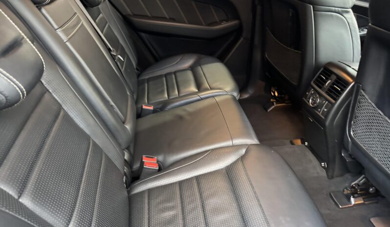 
								2012 Mercedes-Benz ML63 AMG full									