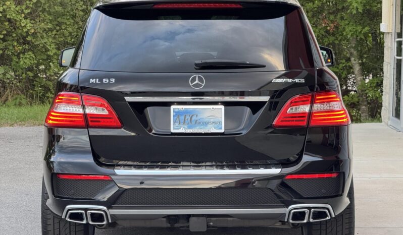 
								2012 Mercedes-Benz ML63 AMG full									