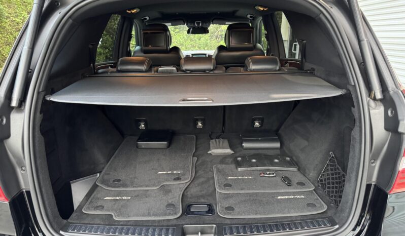 
								2012 Mercedes-Benz ML63 AMG full									