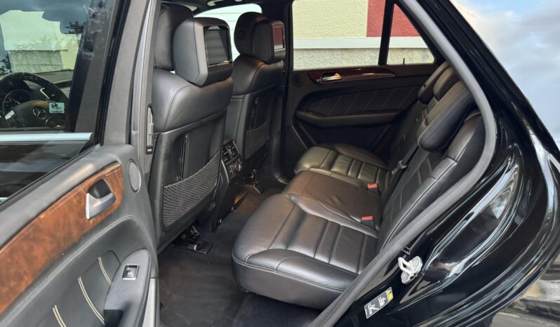 
								2012 Mercedes-Benz ML63 AMG full									