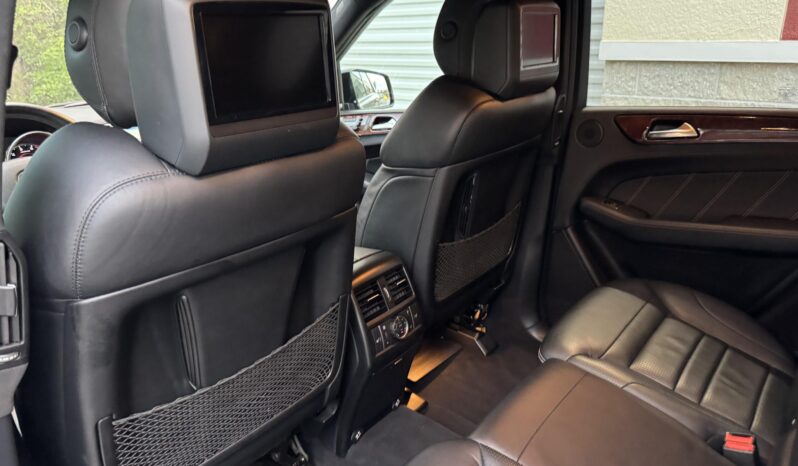 
								2012 Mercedes-Benz ML63 AMG full									