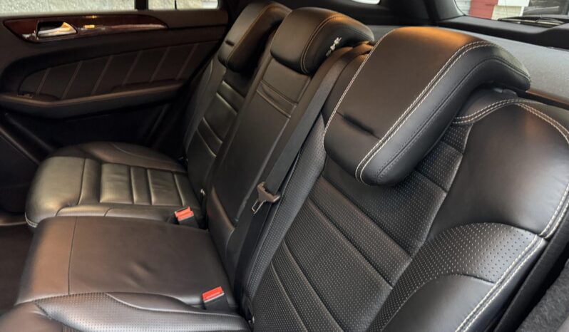 
								2012 Mercedes-Benz ML63 AMG full									