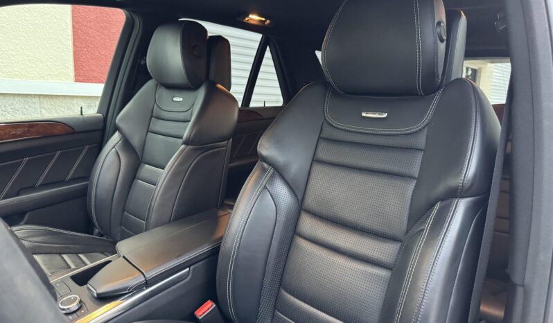 
								2012 Mercedes-Benz ML63 AMG full									
