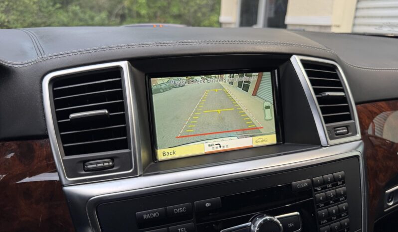 
								2012 Mercedes-Benz ML63 AMG full									
