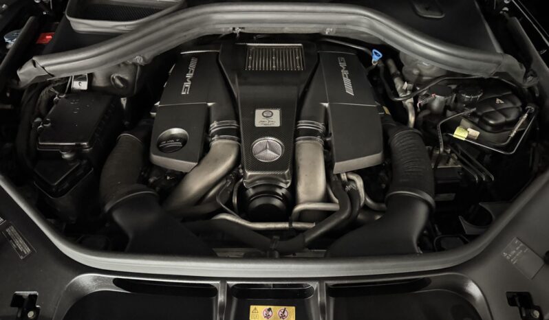 
								2012 Mercedes-Benz ML63 AMG full									