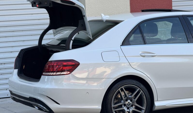 
								2014 Mercedes-Benz E550 4MATIC Sedan full									