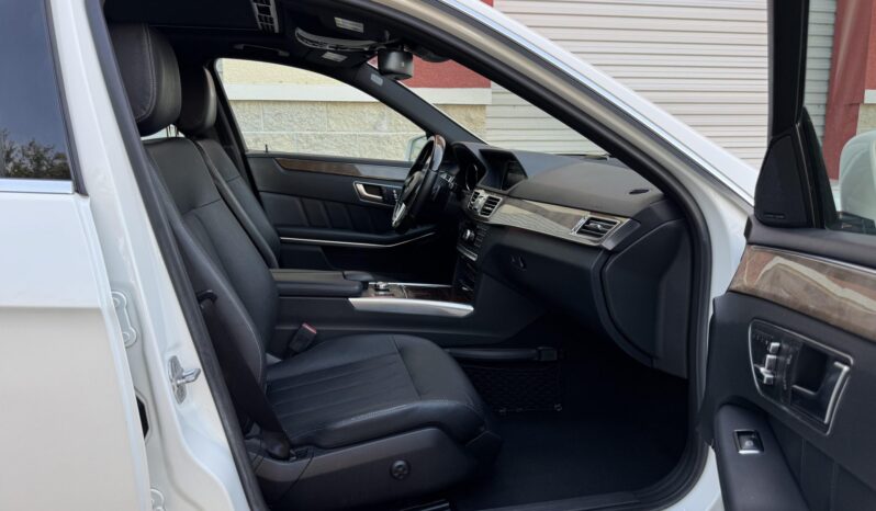 
								2014 Mercedes-Benz E550 4MATIC Sedan full									