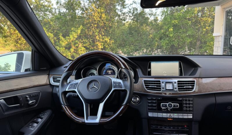
								2014 Mercedes-Benz E550 4MATIC Sedan full									