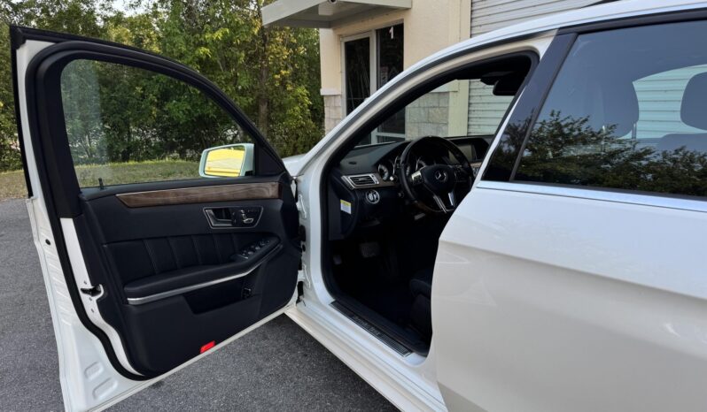 
								2014 Mercedes-Benz E550 4MATIC Sedan full									