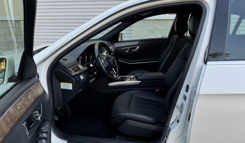 
								2014 Mercedes-Benz E550 4MATIC Sedan full									