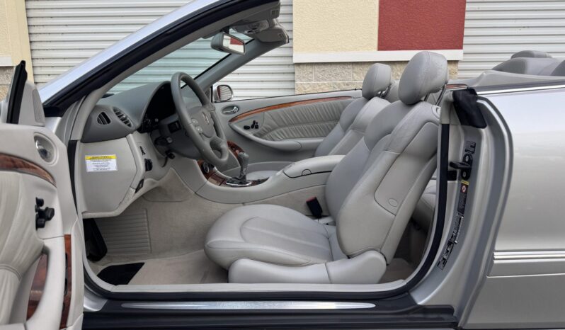 
								2005 Mercedes-Benz CLK500 Cabriolet full									