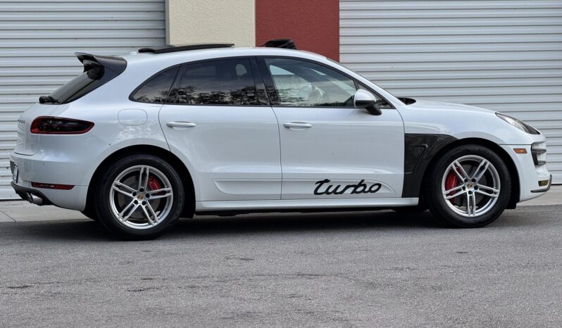 
								2015 Porsche Macan Turbo full									