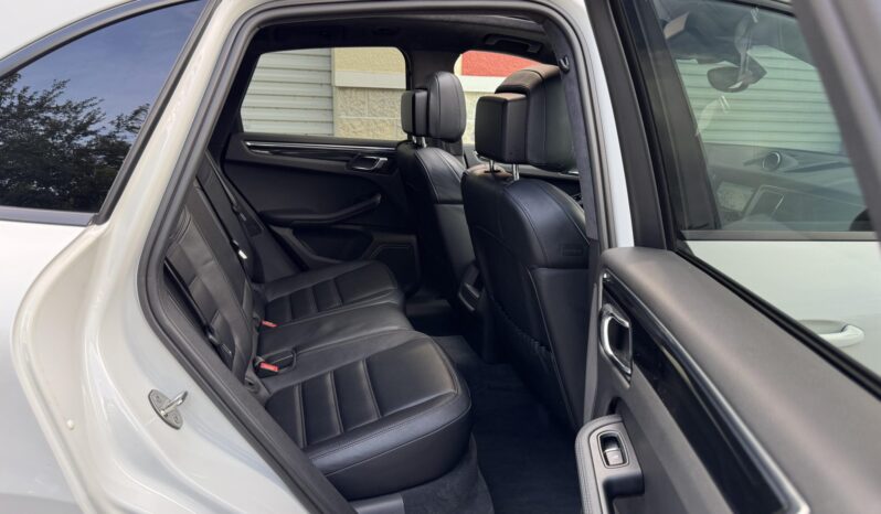 
								2015 Porsche Macan Turbo full									