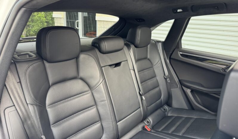 
								2015 Porsche Macan Turbo full									