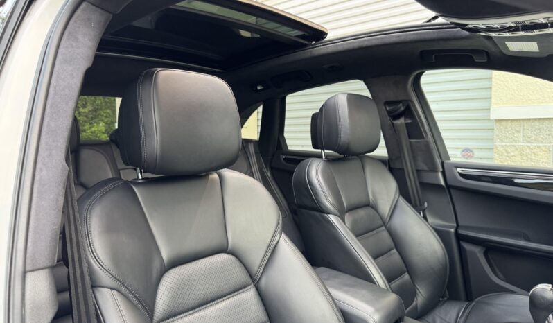 
								2015 Porsche Macan Turbo full									