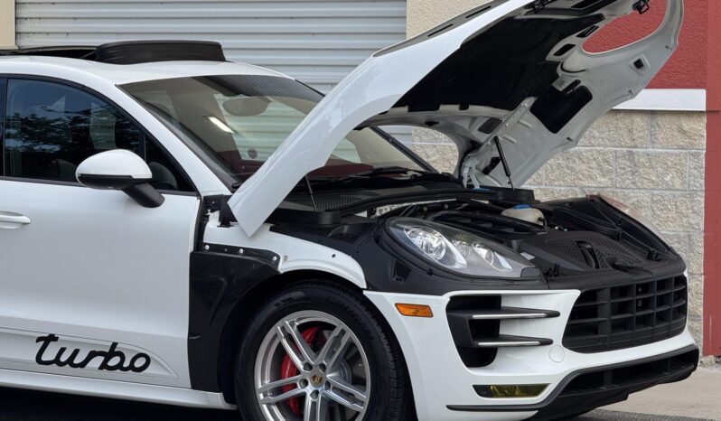 
								2015 Porsche Macan Turbo full									