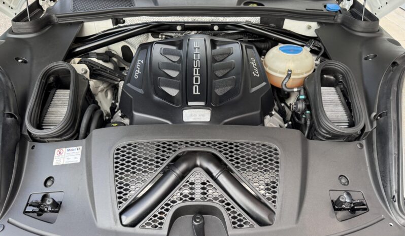 
								2015 Porsche Macan Turbo full									