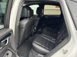 
										2015 Porsche Macan Turbo full									