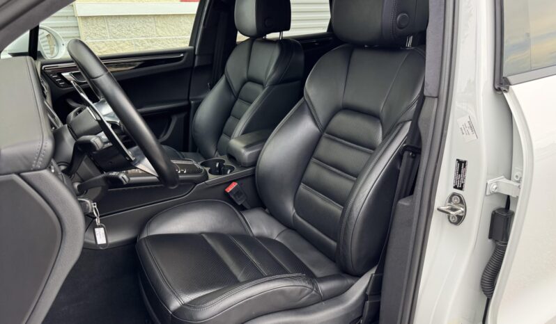 
								2015 Porsche Macan Turbo full									